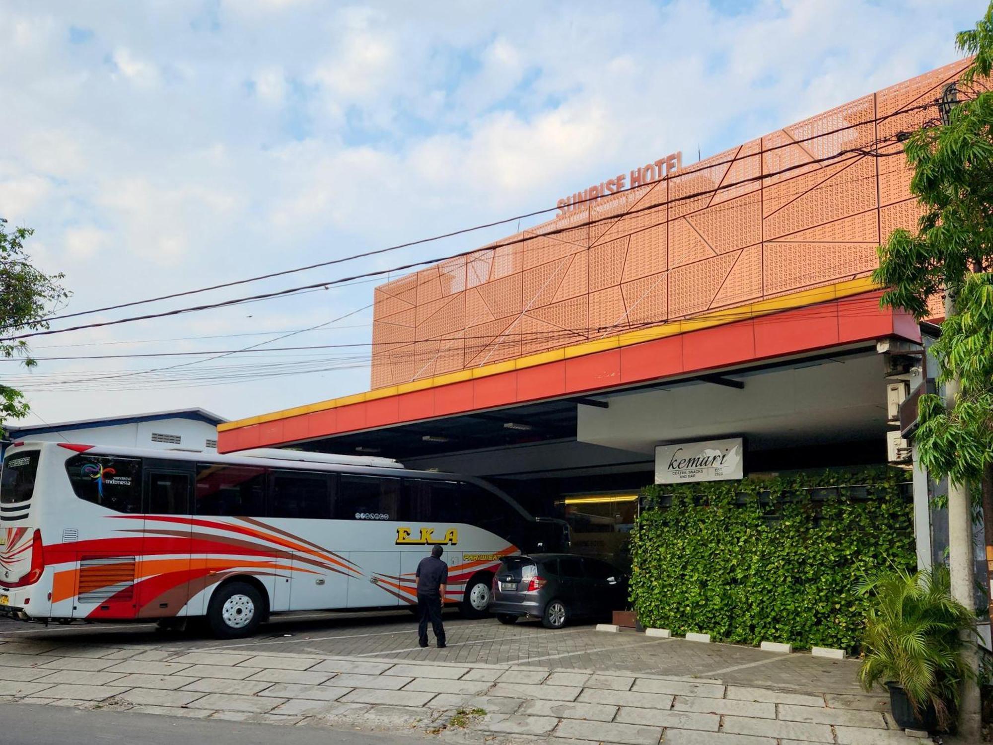 Sunrise Hotel *
